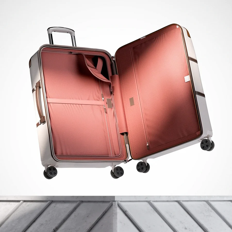 Voyageur stressé à l'aéroport